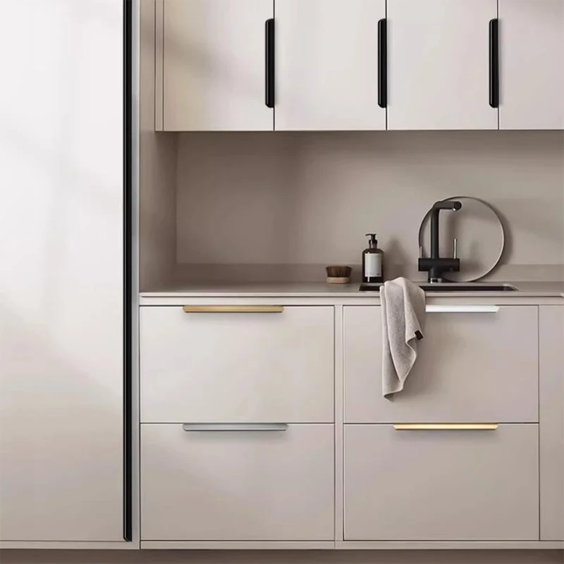 Ukryte aluminiowe uchwyty do s – Curved Spring Bar recenzja i cena